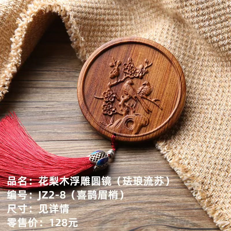 Miroir rond en relief représentant un oiseau pie