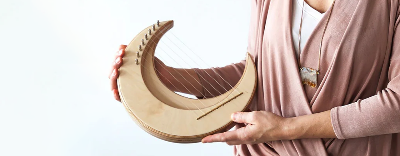 Lyre Harp Fingerstyle & Playing Posture — A Warm, Practical Beginner’s Guide